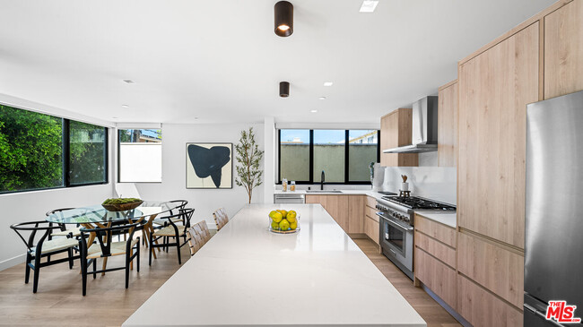 Building Photo - 153 San Vicente Blvd