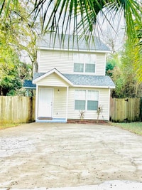 Building Photo - 703 Delaware St