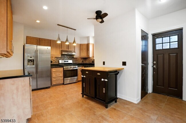 Building Photo - 80 Locust Ave