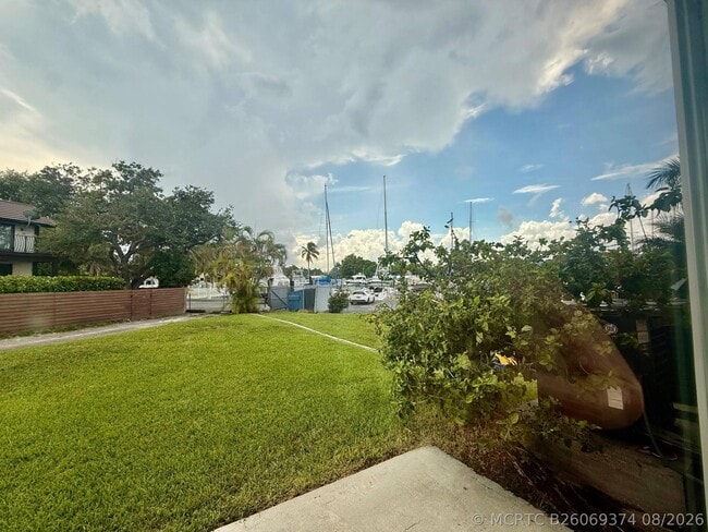 Building Photo - 329 Gulfstream Rd