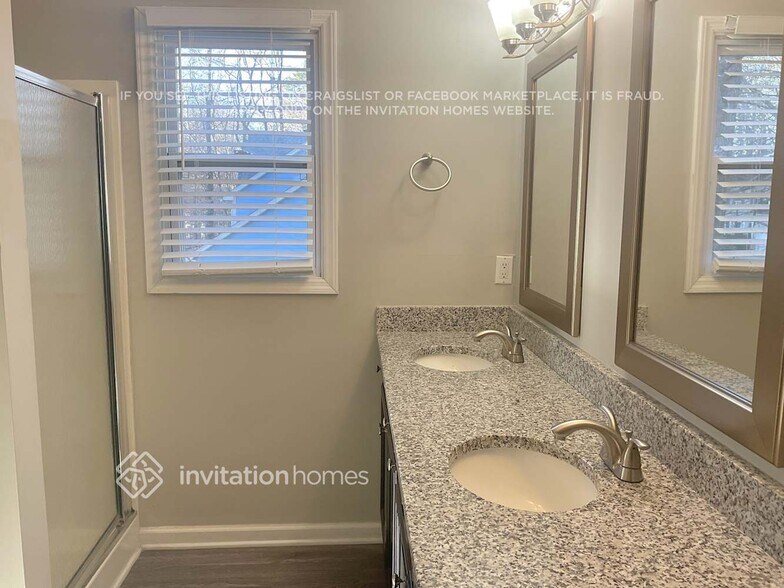 Building Photo - 3349 Daingerfield Dr