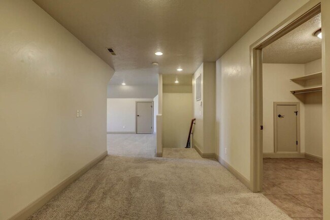 Building Photo - Beautifully Designed 5 Bedroom Home in Was...