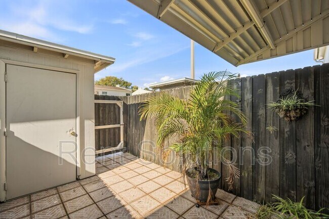 Building Photo - 4521 W La Villa Ln