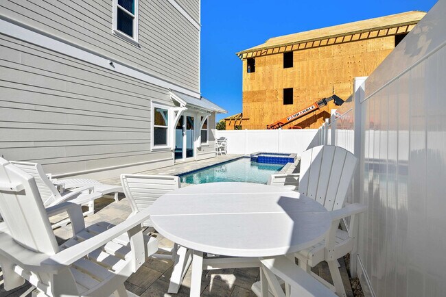 Building Photo - 14300 Front Beach Rd