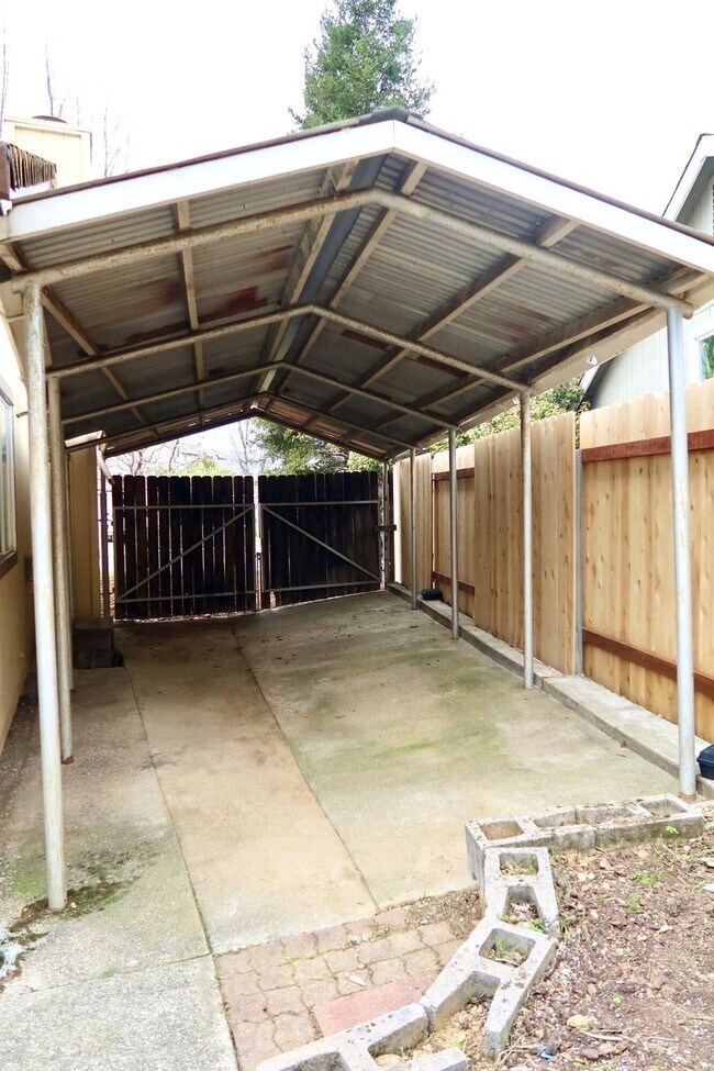 Building Photo - 1143 Grouse Dr