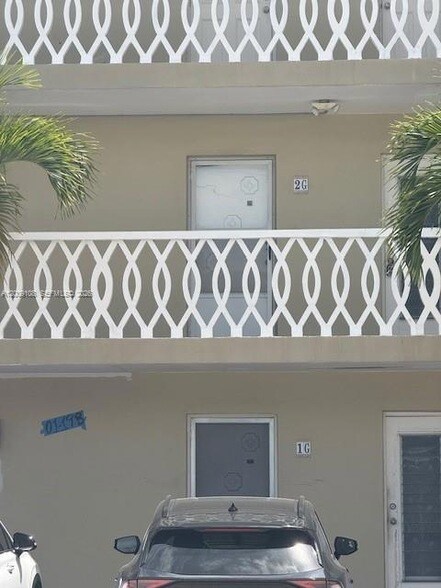 Building Photo - 450 Golden Isles Dr