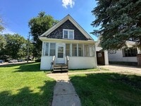 Building Photo - $1350 - 2 Bed 1 Bath Home