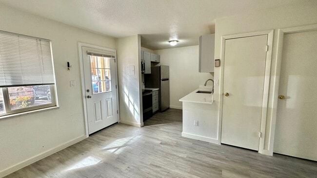 Building Photo - 3423 Madison Ave