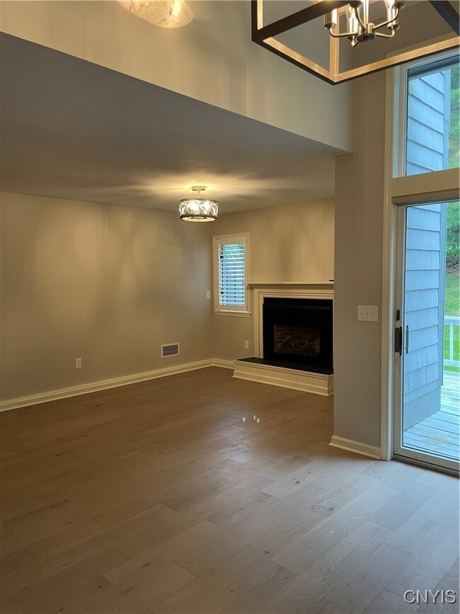 Building Photo - 497 Summerhaven Dr N