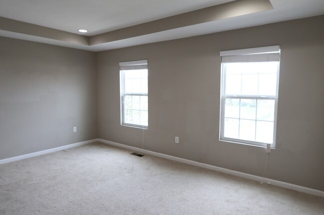 Building Photo - 1899 Lakecrest Dr