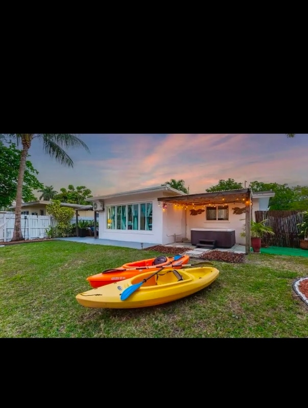 Building Photo - 420 SE 9th Ct