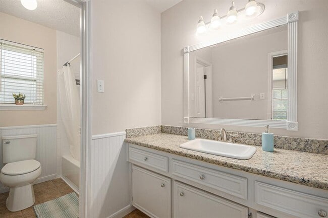 Building Photo - 16007 Brookvilla Dr