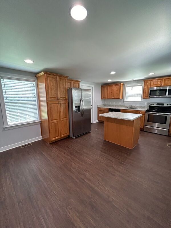 Building Photo - 11200 New Town Rd