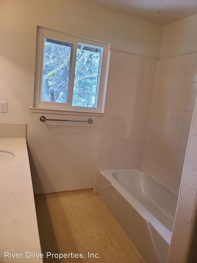 Building Photo - 4 br, 2.5 bath House - 3355 San Fernando C...