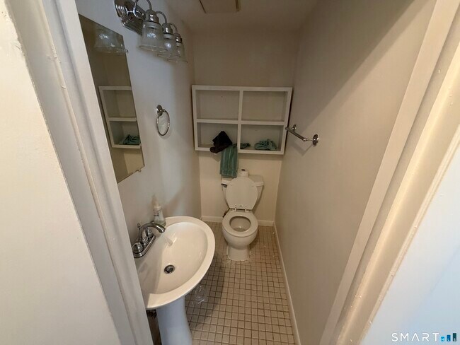 Building Photo - 155 Cottonwood Rd