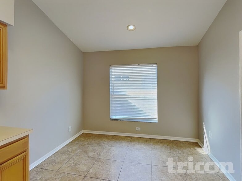 Building Photo - 1926 Sean Wood Cir