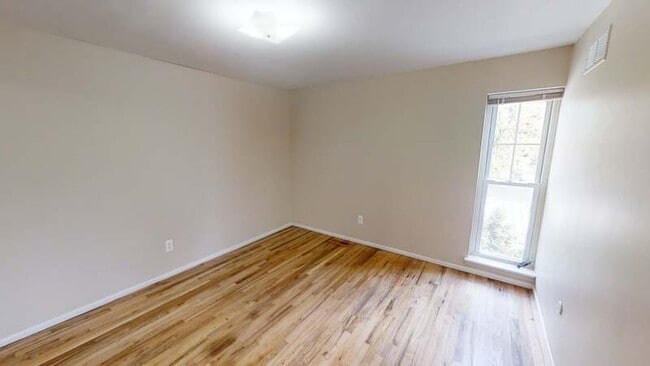 Building Photo - 529 Longshore Dr