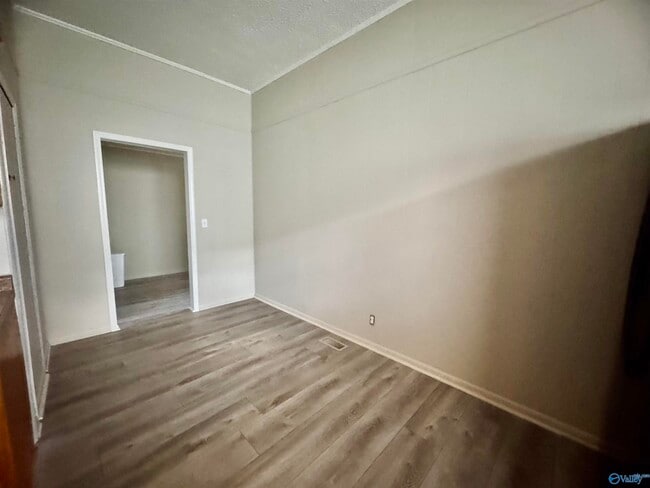 Building Photo - 1109 Humes Ave NE