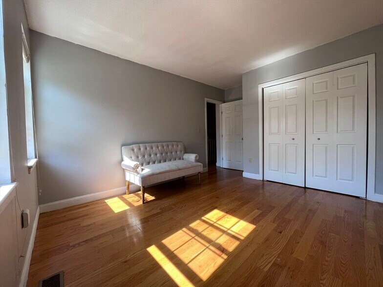 Building Photo - 651 Brookside Dr