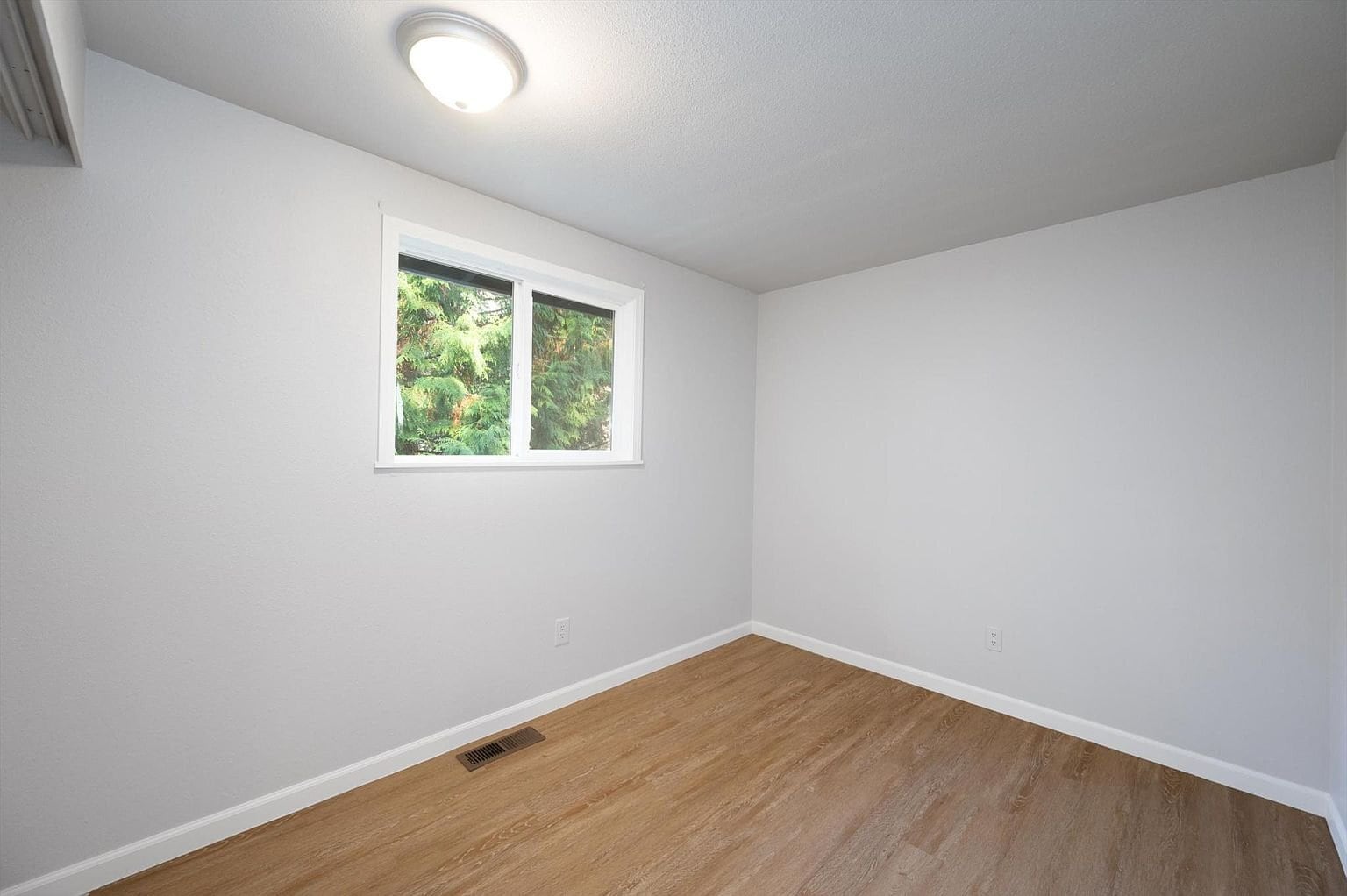 Building Photo - 136 Windward Dr