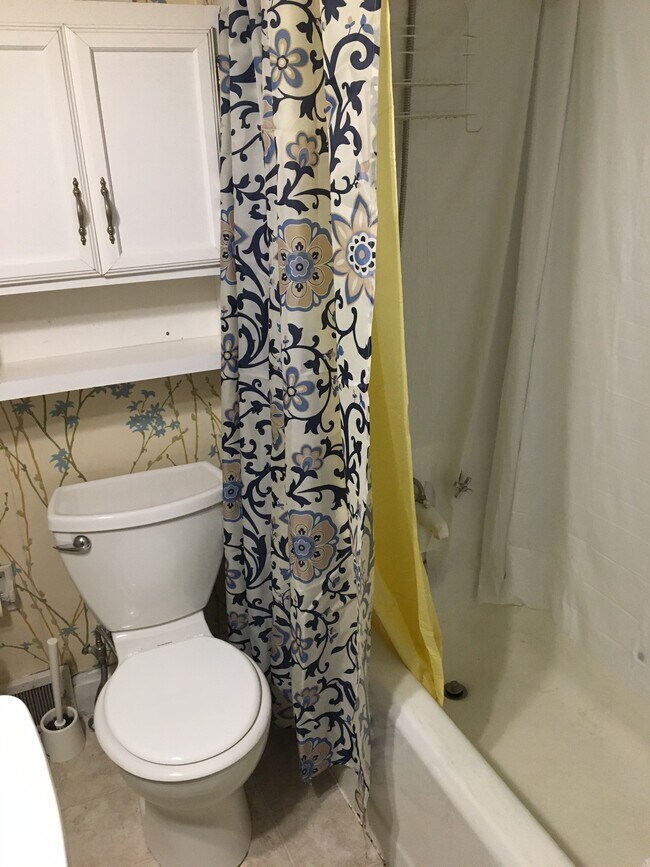 Building Photo - 810 22nd St