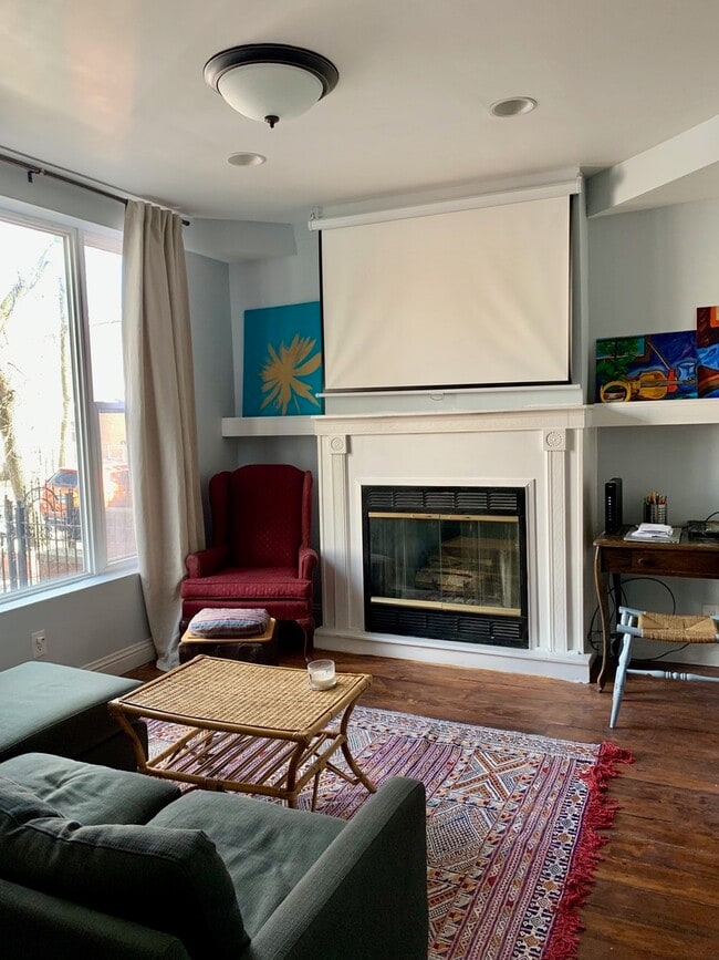 Building Photo - 1426 N Avers Ave