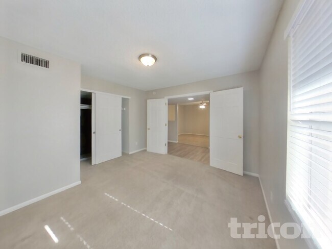 Building Photo - 1550 E Kramer St