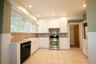 Building Photo - 177 Park St