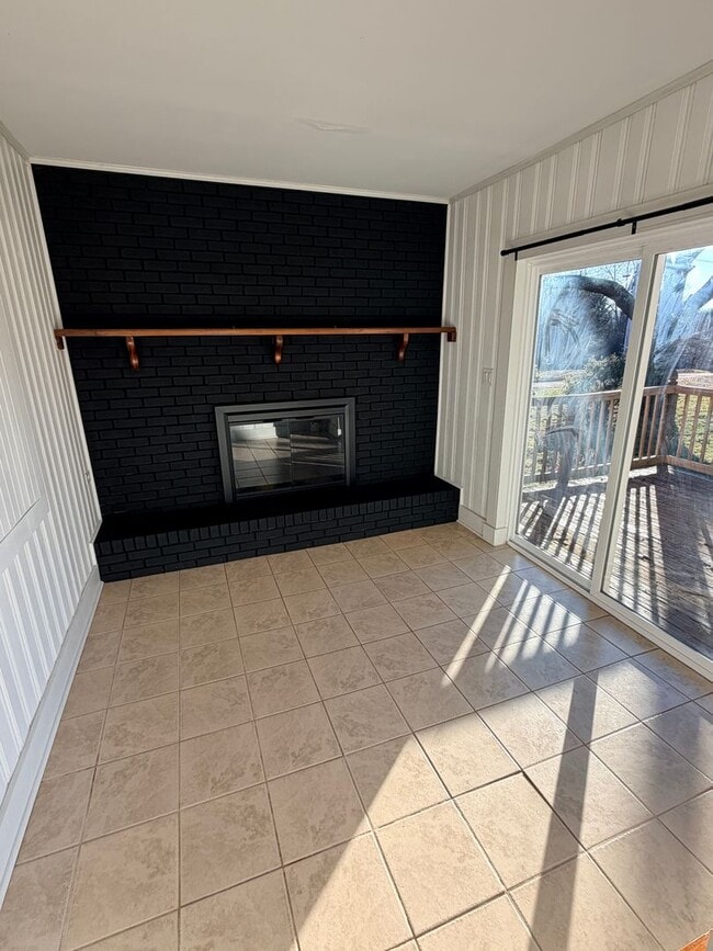 Building Photo - Spacious 2 Bed, 1 Bath Home in Arden With Bonus Sun Room, $1725