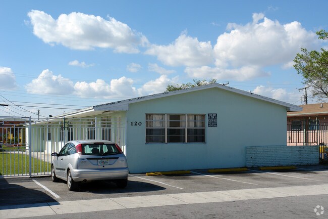 Primary Photo - Airport Square
