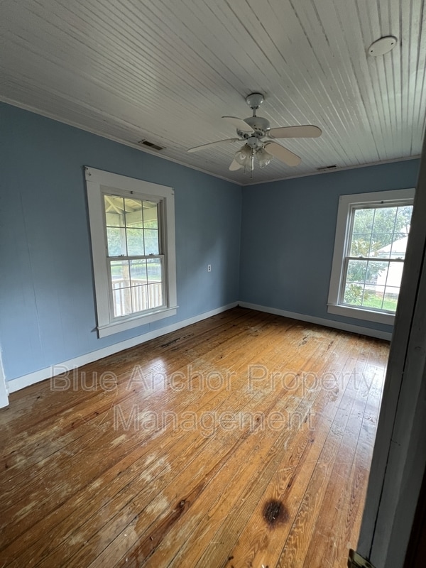 Building Photo - 610 Jenkins Ave