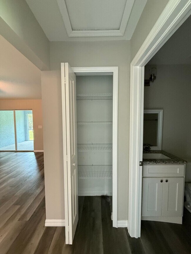 Building Photo - Duplex for Rent