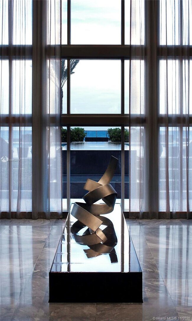 Building Photo - 2711 S Ocean Dr