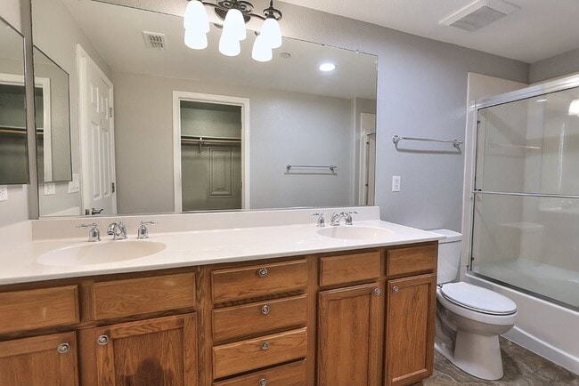 Building Photo - Beautiful Condo in Gated Community for Rent!
