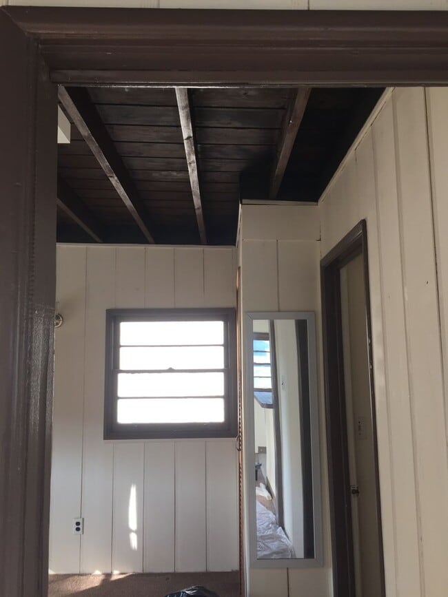 Building Photo - Silver Strand Beach - One bedroom, one bath upstairs bungalow