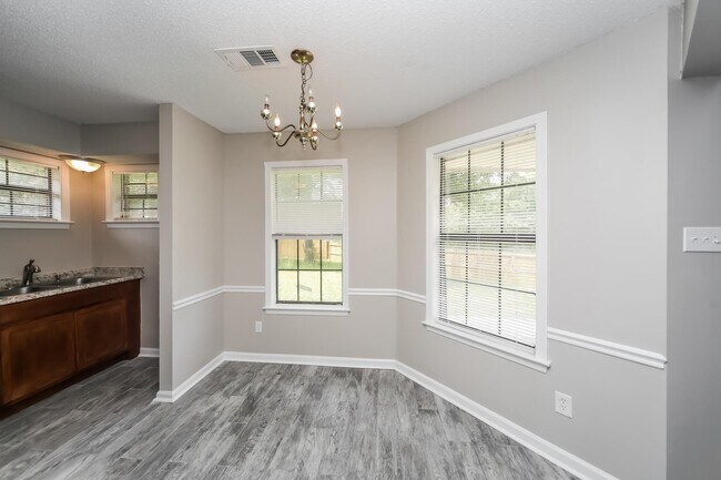 Building Photo - 6580 Silver Oak Cove