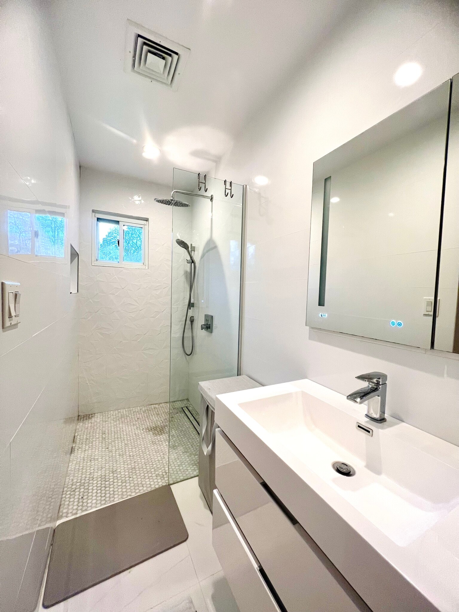 Building Photo - 66 Smith St