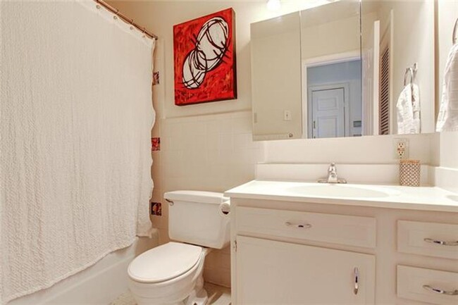 Building Photo - Condo unit in Gated community with open fl...