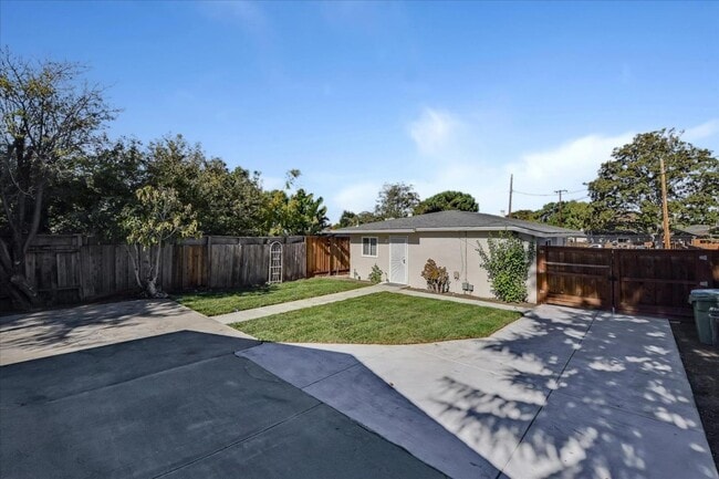 Building Photo - 3360 Warburton Ave