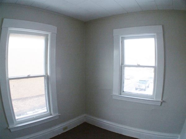 Building Photo - NE 2 bed upstairs at 1552 Coit