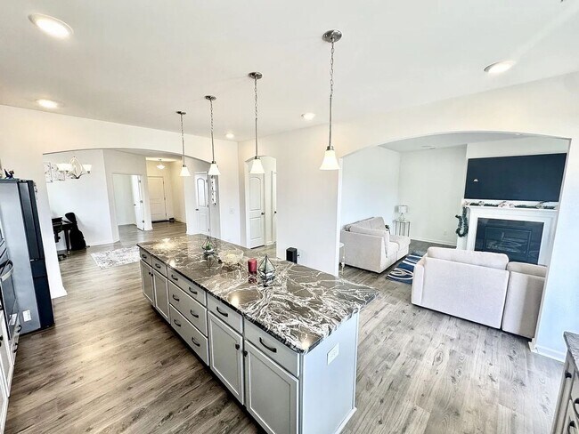 Building Photo - A stylish and modern single-family home wi...