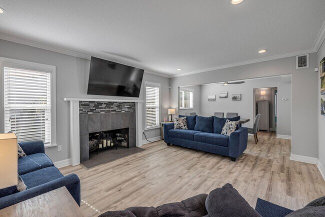 Building Photo - Renovated Spanish-Style 2/1 Beach Bungalow Just Steps to the Ocean!