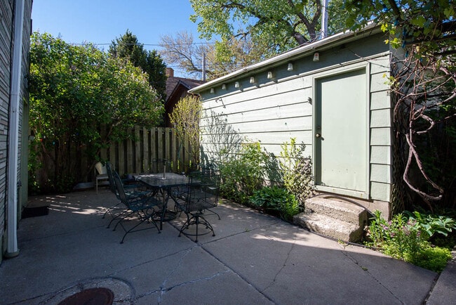 Building Photo - 3018 N Clybourn Ave