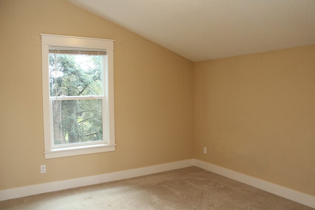 Building Photo - 3901 SE 49th Ave