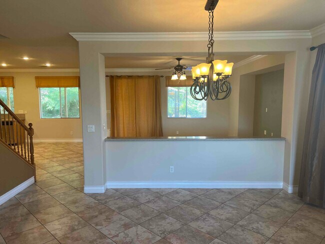 Building Photo - 205 Valare St