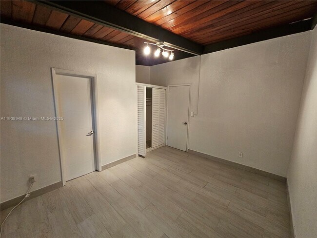 Building Photo - 227 SE 1st St