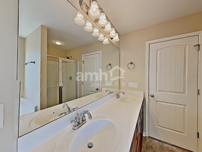 Building Photo - 2630 Anthem Way