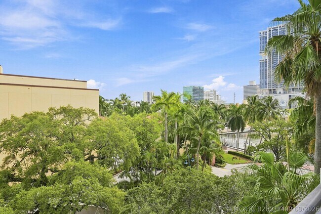 Building Photo - 610 W Las Olas Blvd