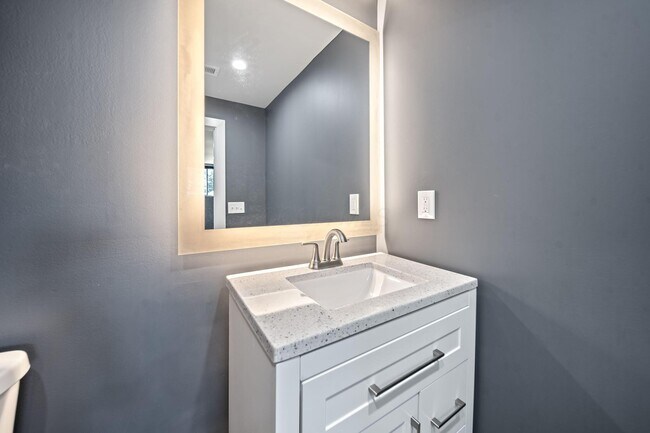 Building Photo - 299 Lombard Rd