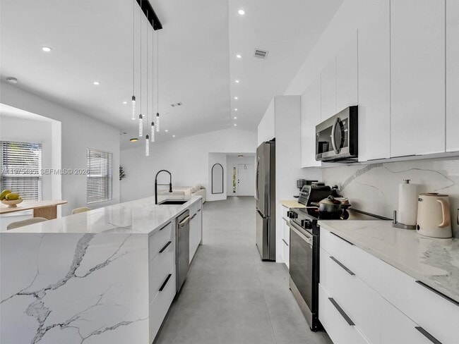 Building Photo - 4962 SW 32nd Way